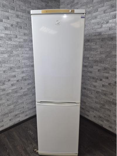 Холодильник Indesit SB 200 